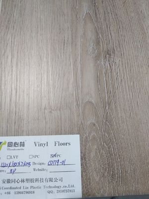 De uitgedreven decoratieve Vinyl de Plankbevloering van Wpc klikt Systeem 4.5mm/5.0mm Dikte